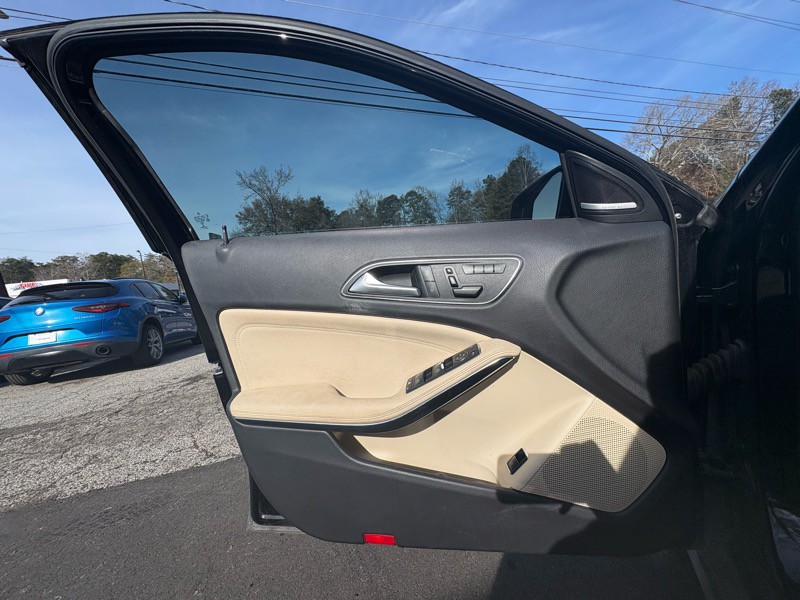 2015 Mercedes-Benz GLA-Class Image 22