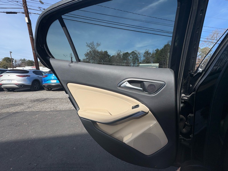 2015 Mercedes-Benz GLA-Class Image 24