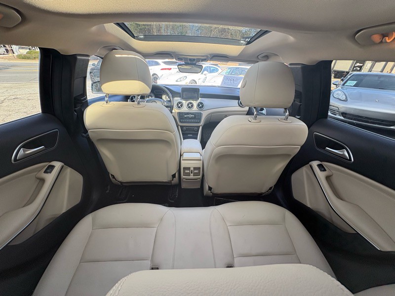 2015 Mercedes-Benz GLA-Class Image 27