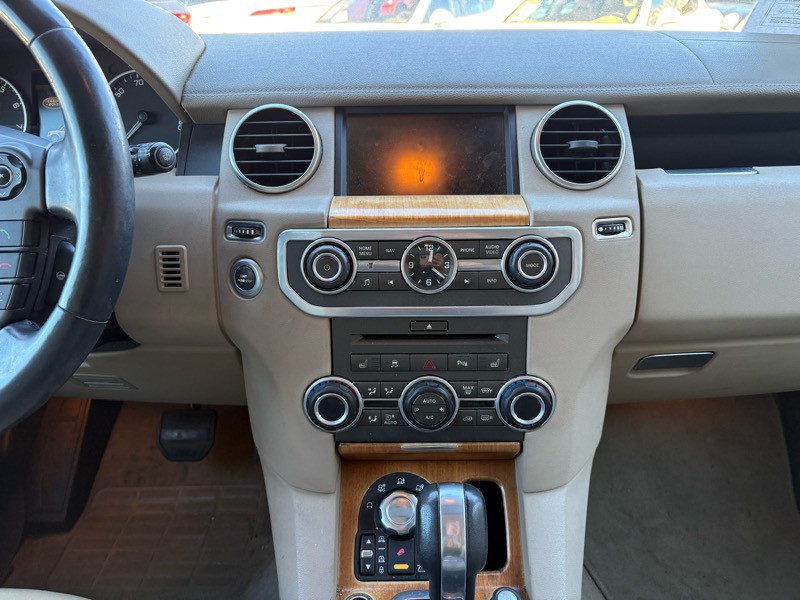 2010 Land Rover LR4 Image 10