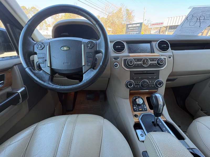2010 Land Rover LR4 Image 12