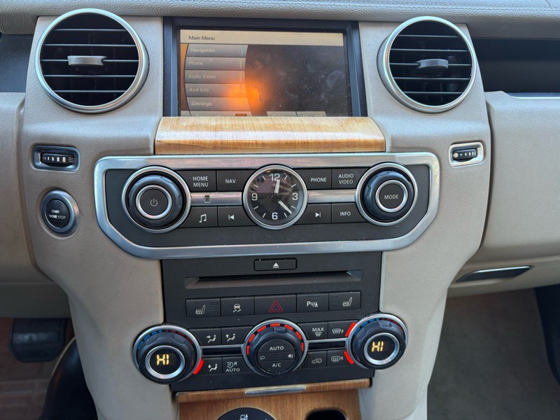 2010 Land Rover LR4 Image 16