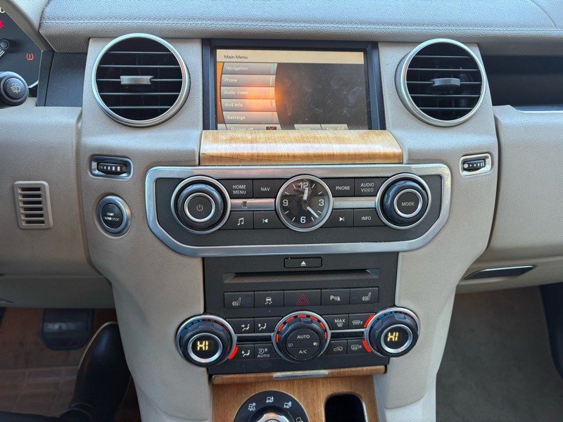 2010 Land Rover LR4 Image 17