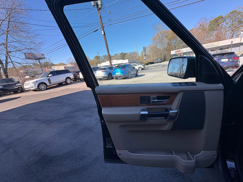 2010 Land Rover LR4 Image 21