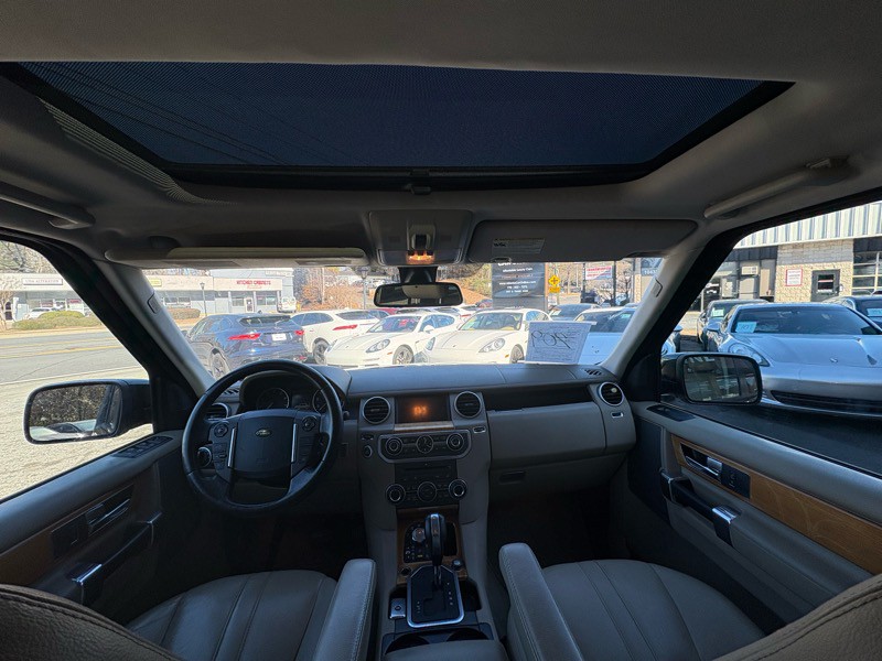 2010 Land Rover LR4 Image 29