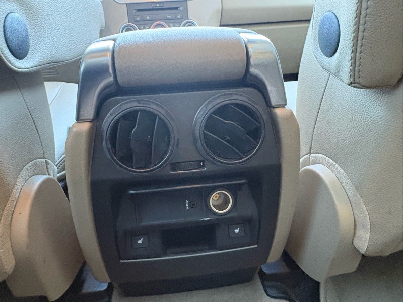 2010 Land Rover LR4 Image 31