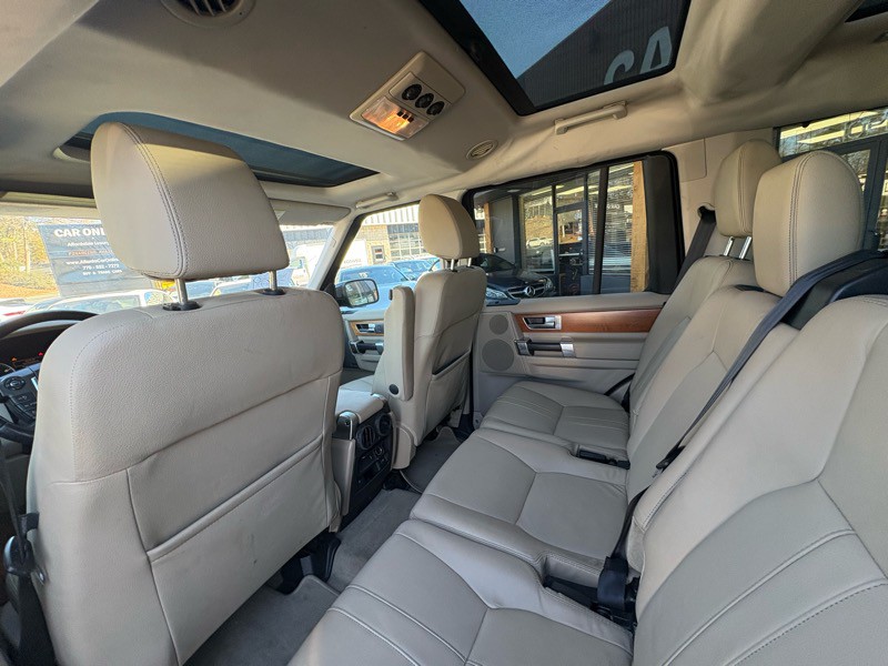 2010 Land Rover LR4 Image 32