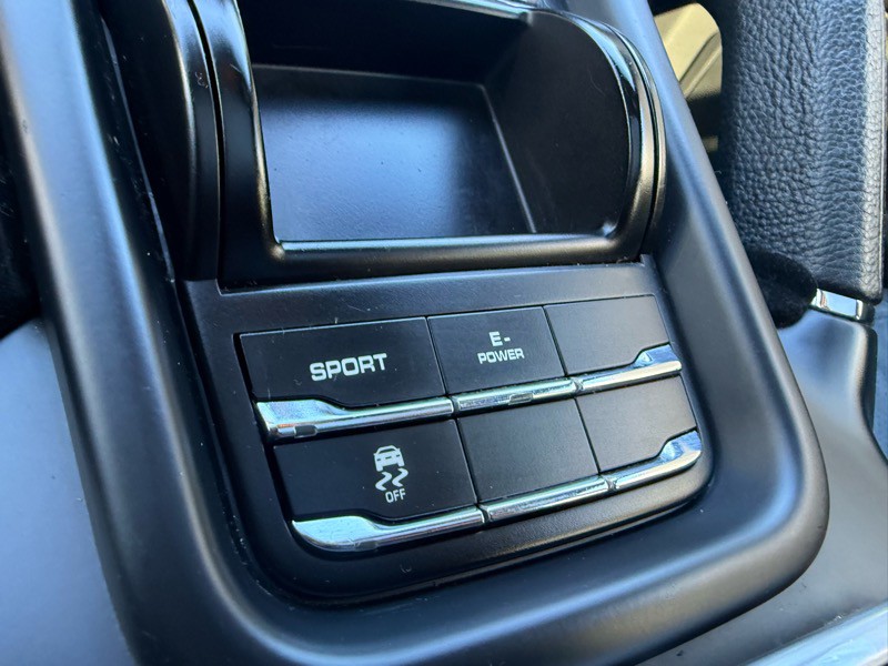 2014 Porsche Cayenne Image 6