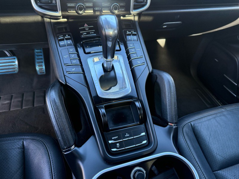 2014 Porsche Cayenne Image 10