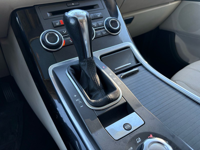 2011 Land Rover Range Rover Sport Image 12