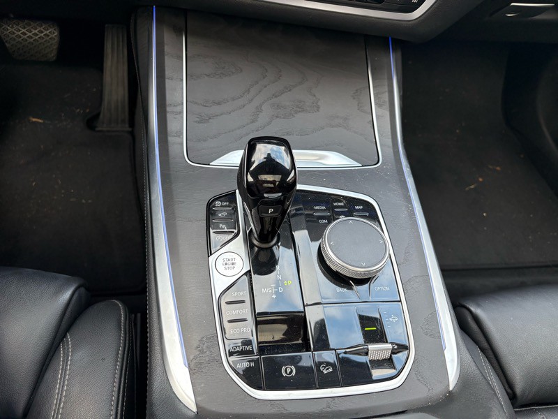 2020 BMW X7 Image 24