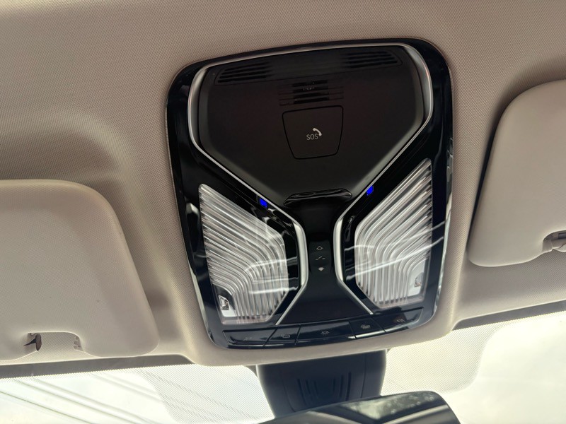 2020 BMW X7 Image 34