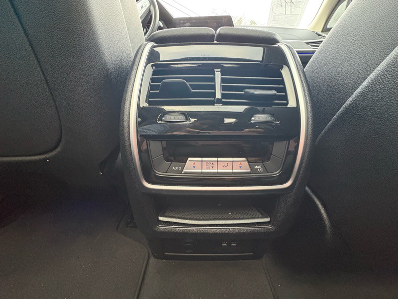 2020 BMW X7 Image 37