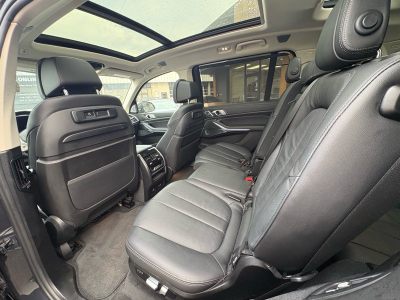 2020 BMW X7 Image 40