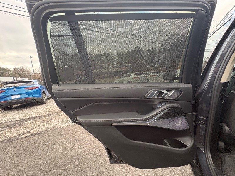 2020 BMW X7 Image 48