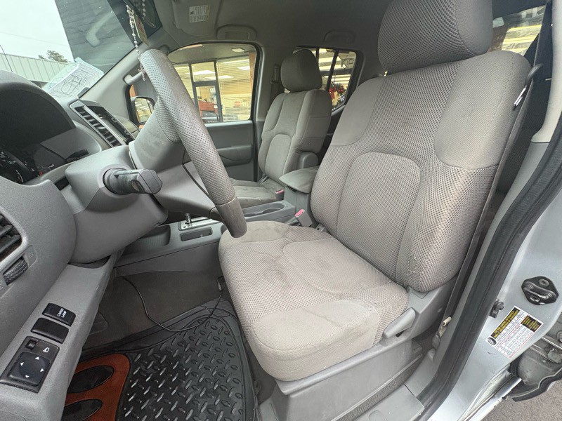 2007 Nissan Frontier Image 12