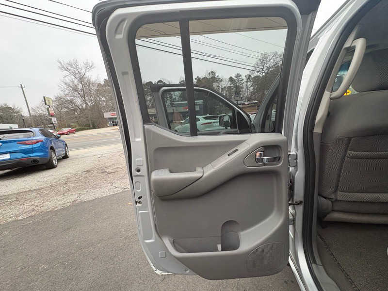 2007 Nissan Frontier Image 26