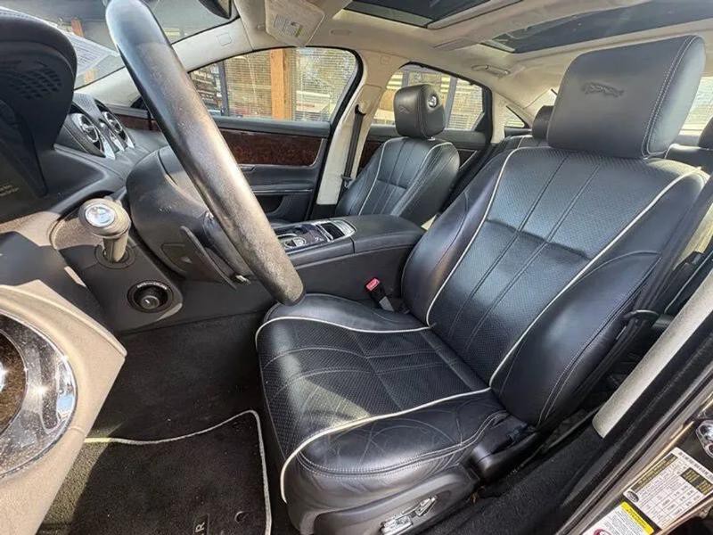 2013 Jaguar XJ Image 10