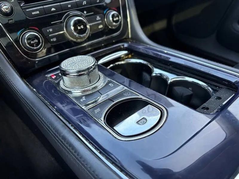 2013 Jaguar XJ Image 17