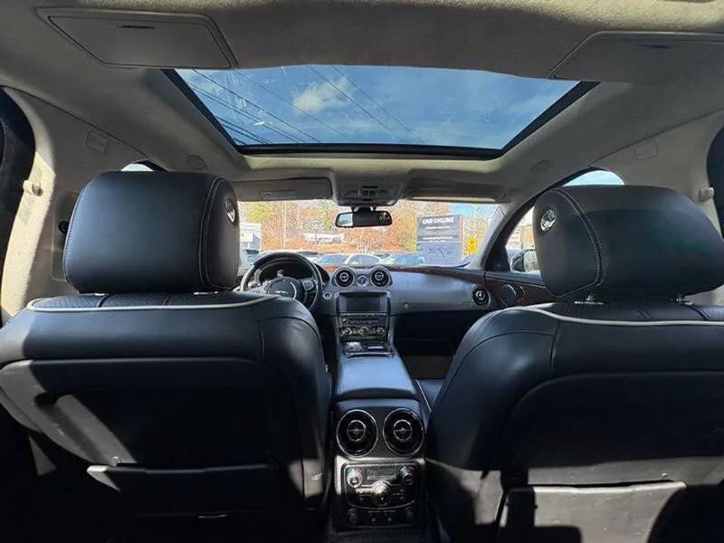 2013 Jaguar XJ Image 22