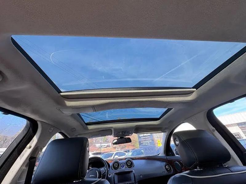 2013 Jaguar XJ Image 23