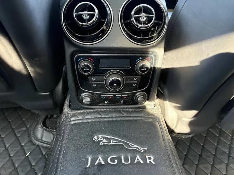 2013 Jaguar XJ Image 24