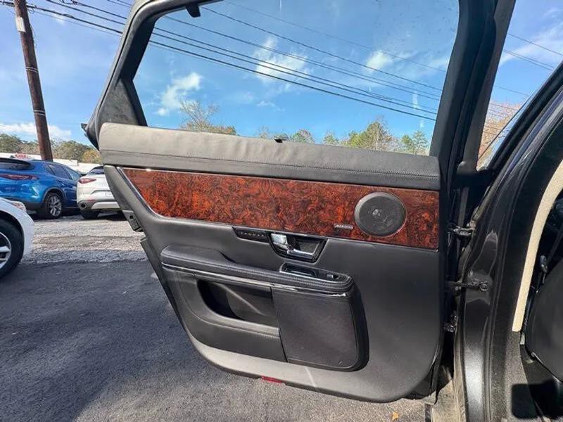 2013 Jaguar XJ Image 25