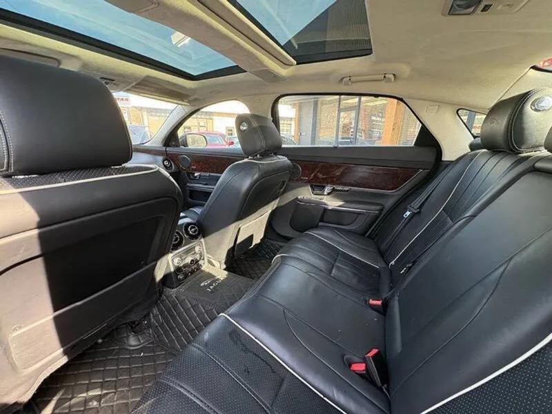 2013 Jaguar XJ Image 26