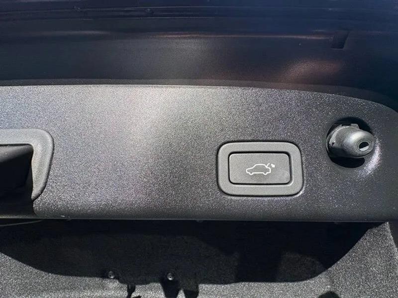 2013 Jaguar XJ Image 28