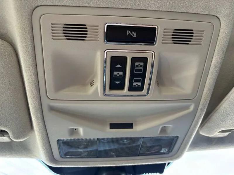 2013 Jaguar XJ Image 32