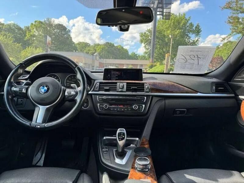 2014 BMW 3 Series Image 9