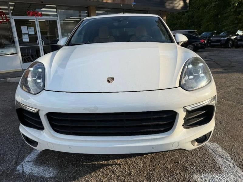 2016 Porsche Cayenne Image 2