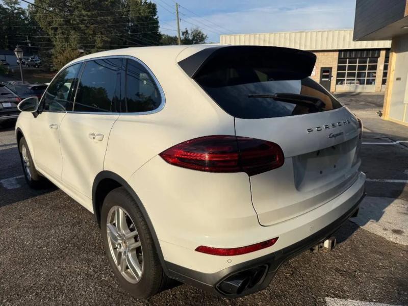 2016 Porsche Cayenne Image 8