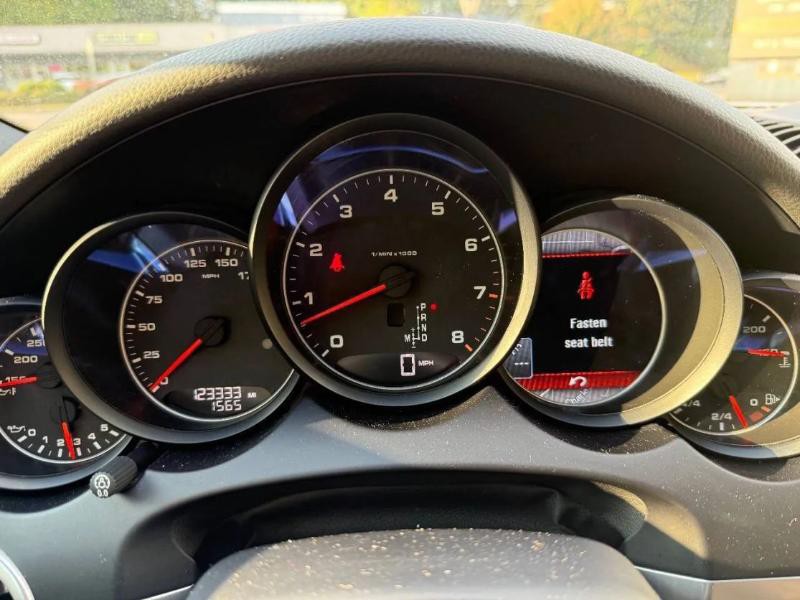 2016 Porsche Cayenne Image 12