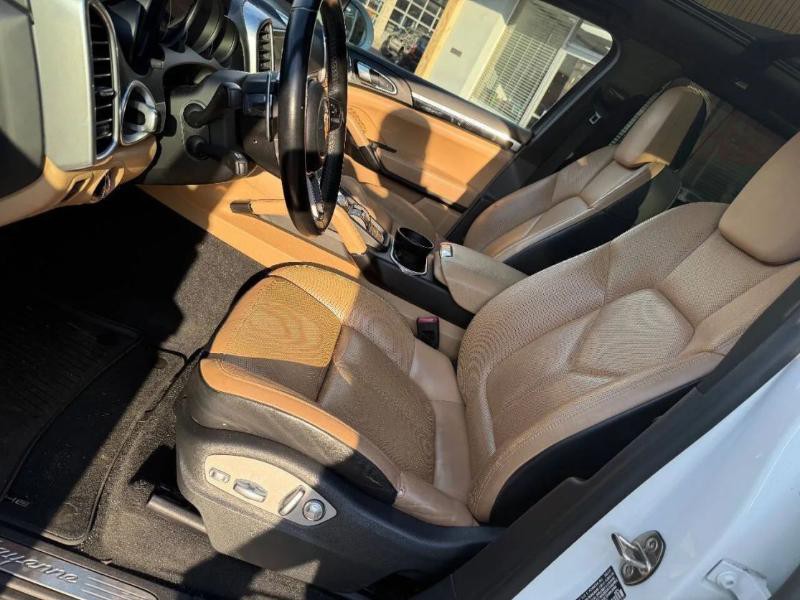 2016 Porsche Cayenne Image 18