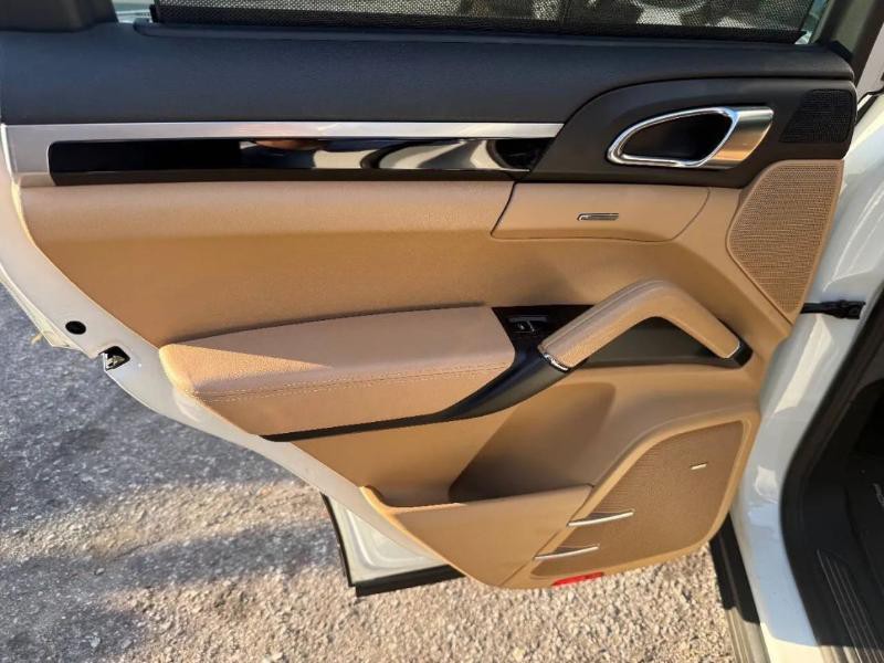 2016 Porsche Cayenne Image 19