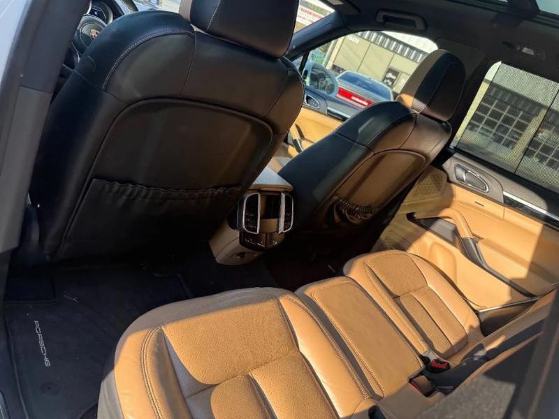 2016 Porsche Cayenne Image 20
