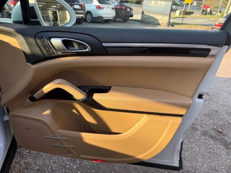 2016 Porsche Cayenne Image 22