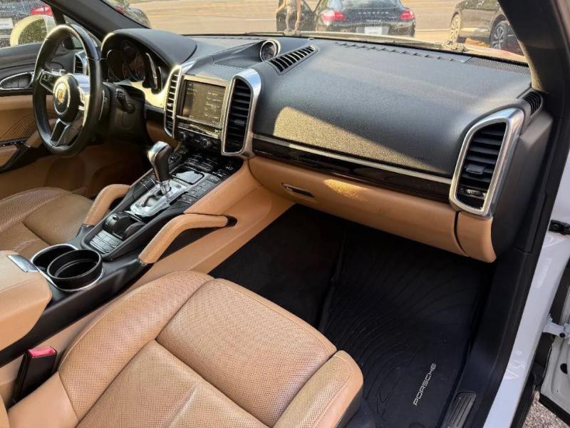 2016 Porsche Cayenne Image 23