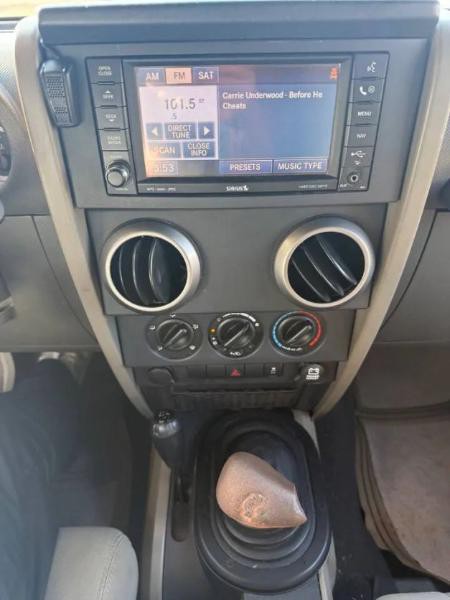 2010 Jeep Wrangler Image 18