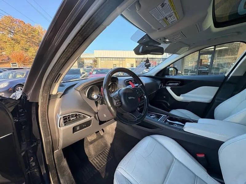 2017 Jaguar F-PACE Image 9