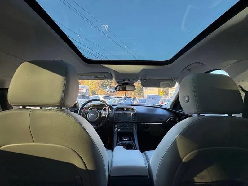2017 Jaguar F-PACE Image 15