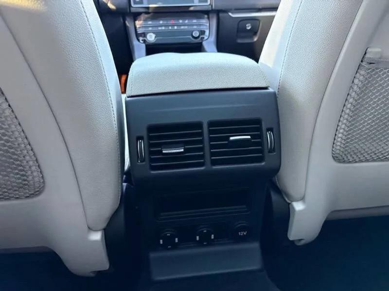 2017 Jaguar F-PACE Image 17