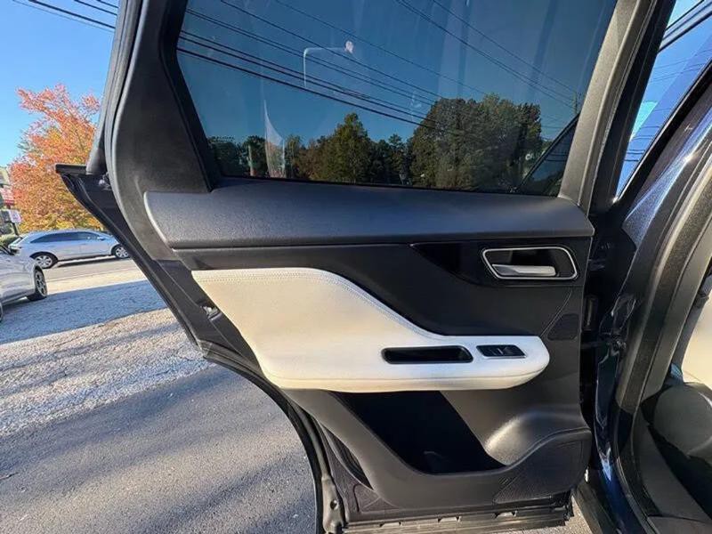 2017 Jaguar F-PACE Image 18
