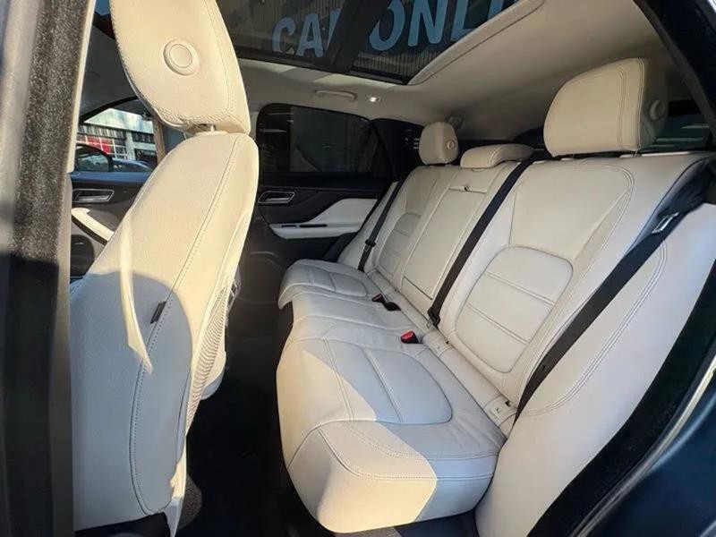 2017 Jaguar F-PACE Image 20