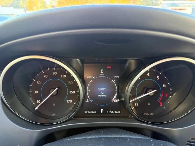 2017 Jaguar F-PACE Image 21