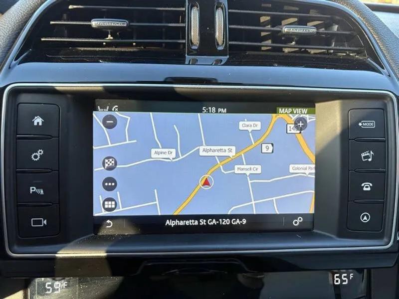 2017 Jaguar F-PACE Image 22