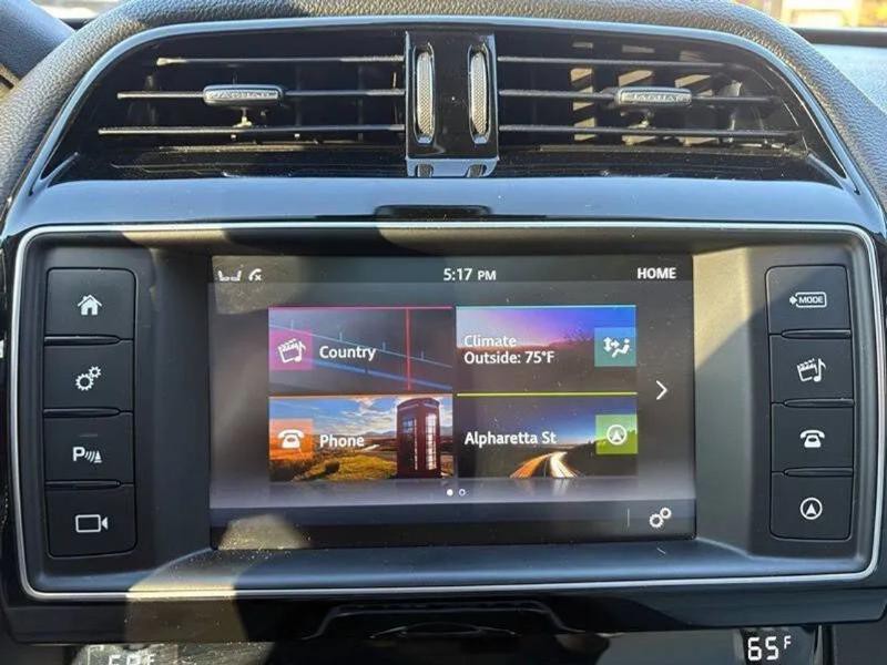 2017 Jaguar F-PACE Image 24