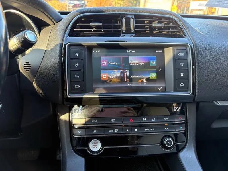 2017 Jaguar F-PACE Image 25