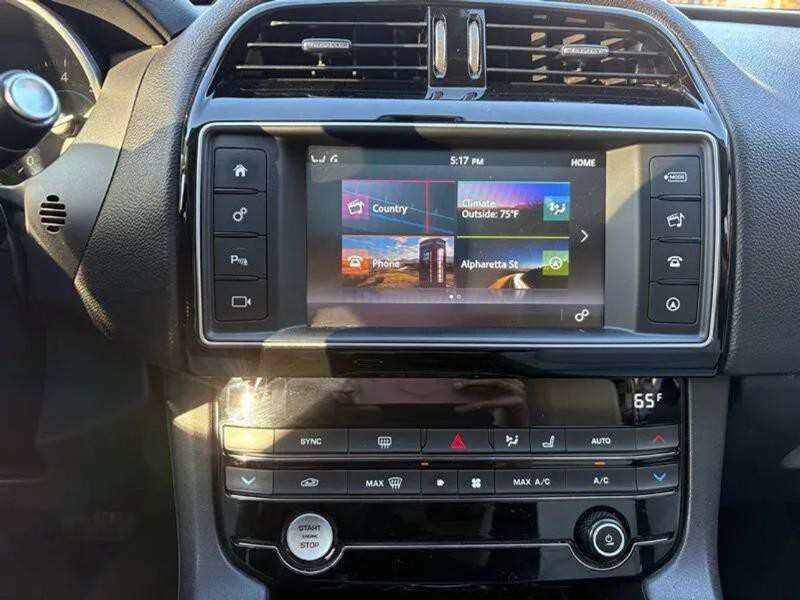 2017 Jaguar F-PACE Image 27